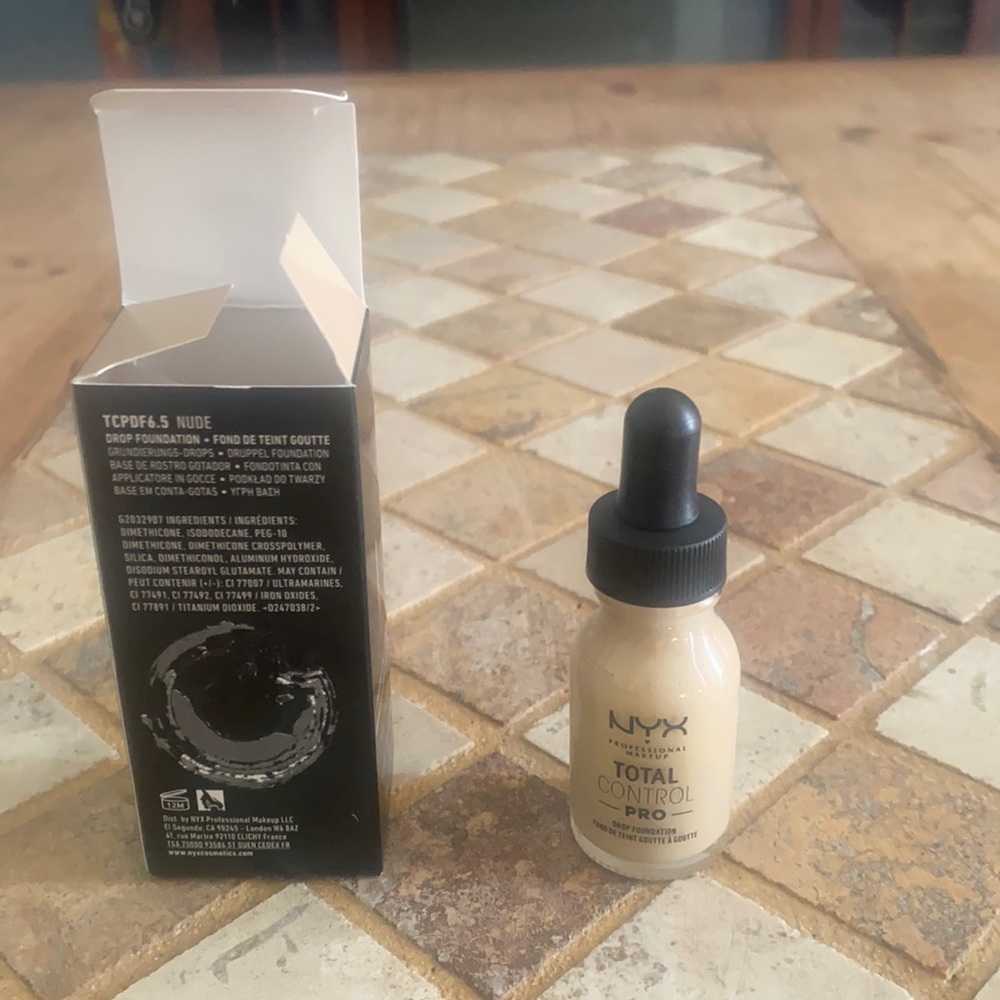 😍🔥😍🔥NYX FOUNDATION THIS WAS ONLY OPEND FOR PIC